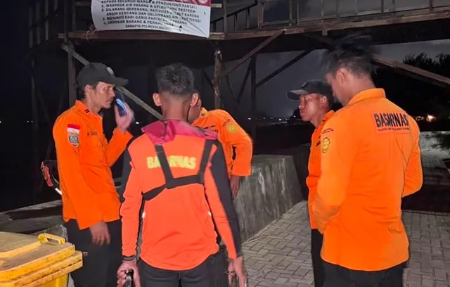 Kapal Dihantam Ombak di Muara Manggar Balikpapan, Satu Nelayan Masih Hilang