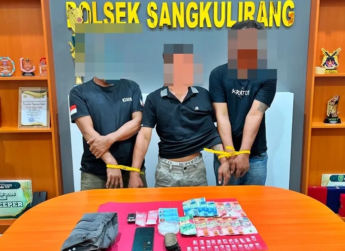 Markas Sabu di Samping SD Sandaran, Polres Kutim Ciduk 3 Pelaku