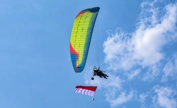 Meniti Angin Bukit Pelangi, Aksi Paramotor Kutai Timur di HUT ke-81 RI