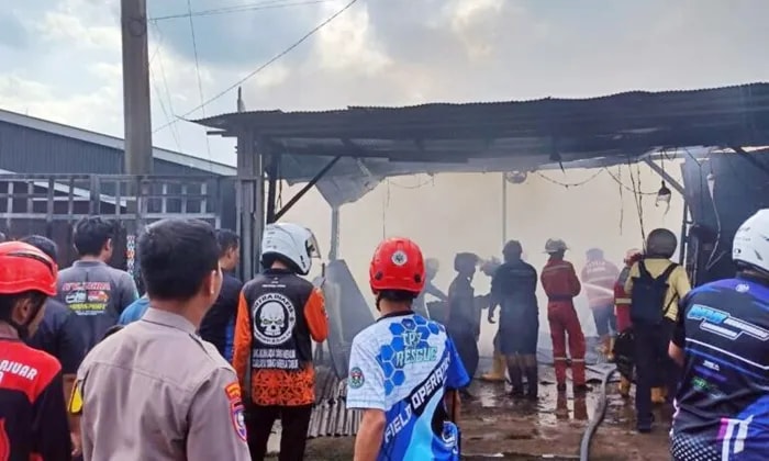 Rumah Sekaligus Bengkel Las Terbakar di Samarinda, Rp300 Juta Lenyap