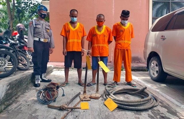 Kabel Telkom Digali, Ditarik Pakai Truk Lalu Dijual di Balikpapan