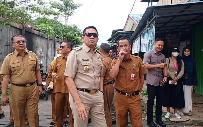 Samarinda Mayor Takes Action on River Normalization Despite Challenges