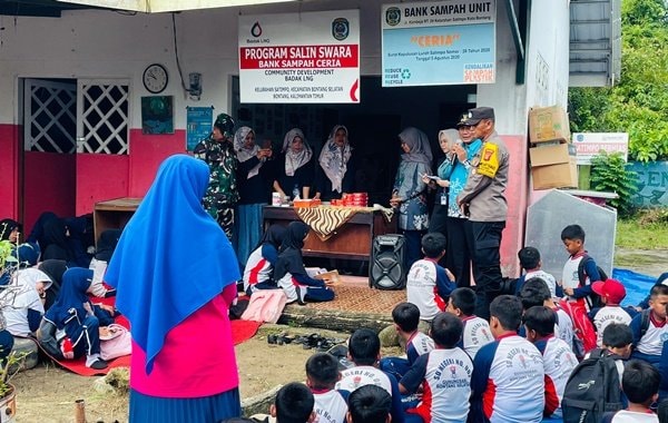 Kelurahan Satimpo Ajak Siswa SDN 002 Bontang Belajar Daur Ulang Minyak Jelantah
