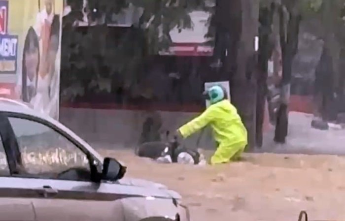 VIDEO: Jalan MT Haryono Balikpapan Lumpuh Akibat Banjir