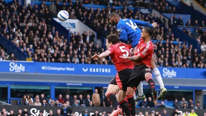 Bruno Fernandes dan Ugarte Selamatkan MU dari Kekalahan di Goodison Park