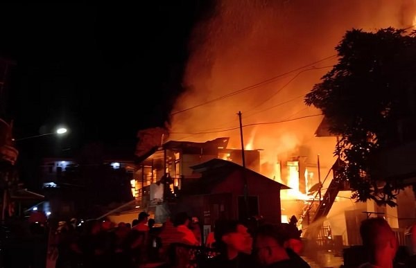 Kebakaran di Permukiman Padat Balikpapan, Warga Panik Selamatkan Harta Benda