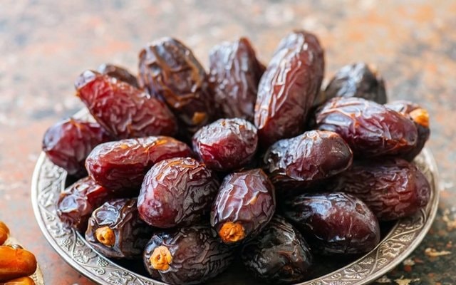 Mengapa Makan Kurma Harus Jumlah Ganjil?