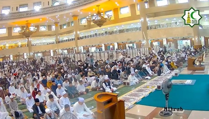 Salat Idulfitri di Islamic Center Samarinda, Gubernur Kaltim Ajak Warga Perkuat Persatuan