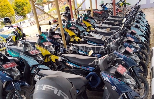 Akhiri Masa Jabatan, Ketua RT Tanjung Laut Indah Bontang Kembalikan Motor Dinas hingga Pelang RT