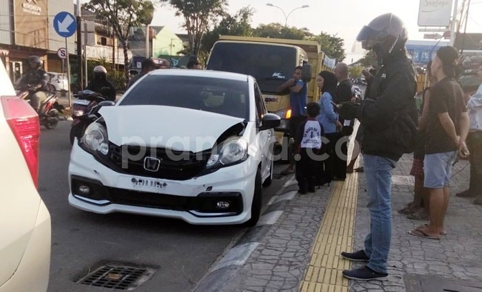 Tabrakan Beruntun Libatkan Truk dan Dua Mobil di Jalan A Yani Bontang