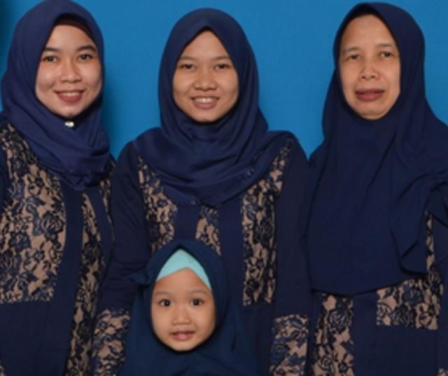 Keren! Wanita Berusia 48 Tahun di Samarinda Ini Diwisuda Bersama 2 Anaknya