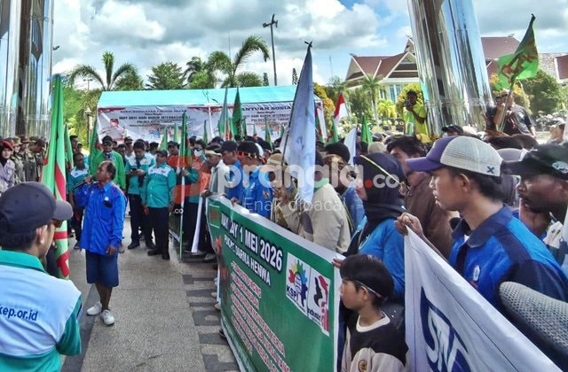 Ratusan Buruh Kutai Timur Demo May Day, Soroti PHK Sepihak
