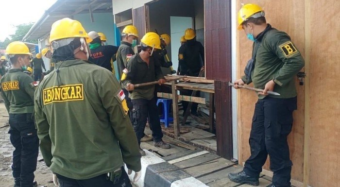 Puluhan Kios Digusur, Pedagang dan Satpol Nyaris Bentrok