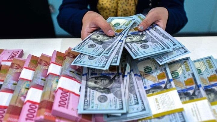 Rupiah Melemah ke Rp17.000 per Dolar AS, Terendah Sepanjang Sejarah