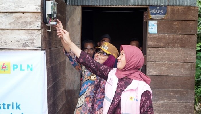 Rumah Samsiar, Warga Pagung Bontang Lestari Akhirnya Terang: Listrik Bukan Lagi Mimpi