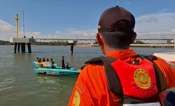 Tragedi di Perairan Balikpapan; Kapal Sembako Diserang Buaya, Satu Awak Hilang