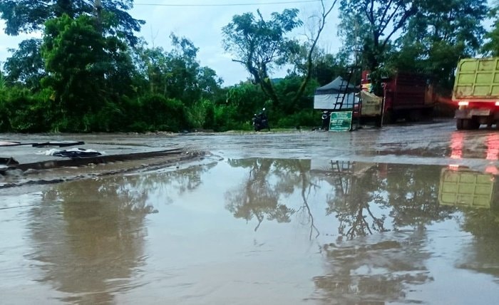 Musim Hujan, Jalan Bontoa–Siloro Pangkep jadi Kubangan Lumpur