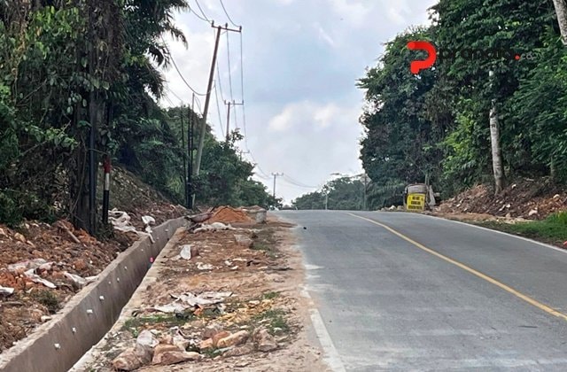 Aneh tapi Nyata, Proyek Drainase Jalan Poros Bengalon Kutim Malah Dibangun di Bukit Bebas Banjir