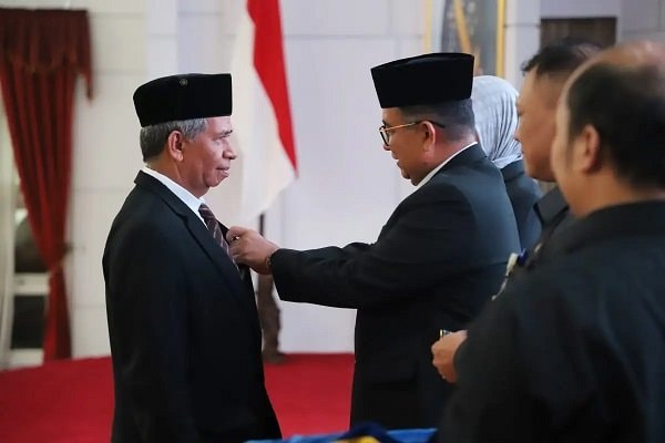 97 ASN Kaltim Terima Satya Lencana Karya Satya di HUT ke-68 Provinsi
