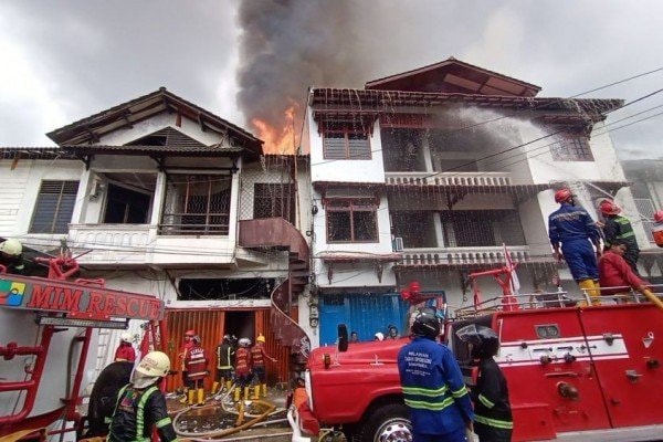 Tiga Ruko Citra Niaga Samarinda Hangus Terbakar