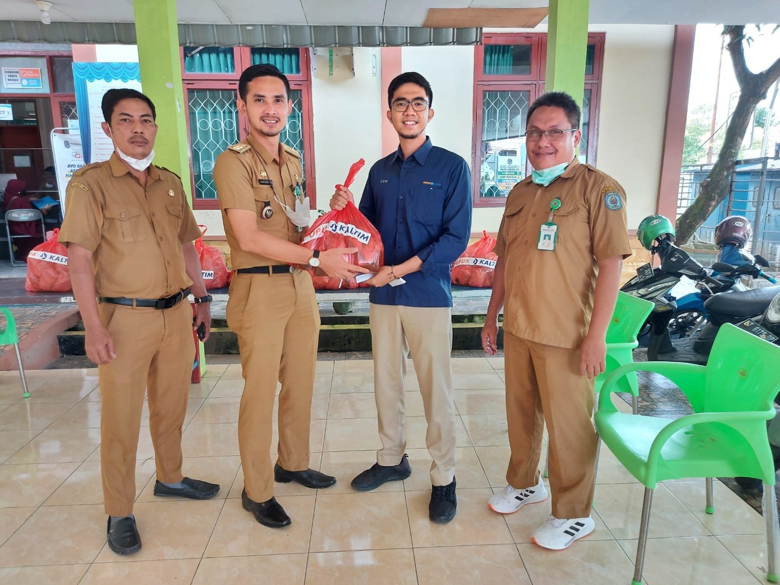 Peduli Korban Banjir Bontang, PKT Proaktif Salurkan 200 Paket Makanan