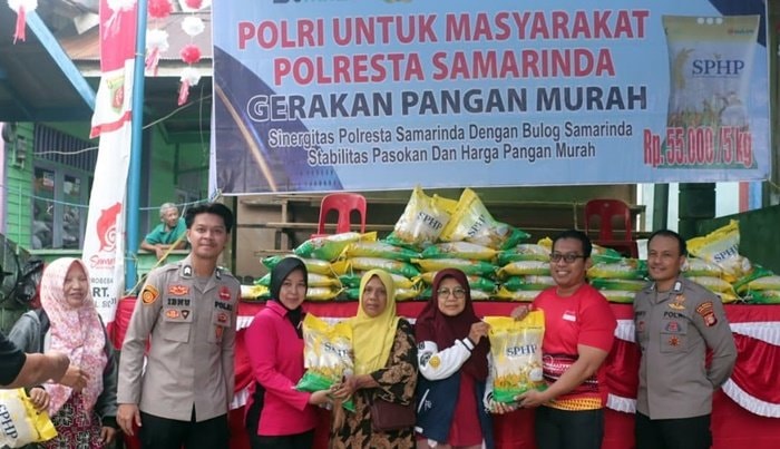 Polresta Samarinda Gelar Gerakan Pangan Murah, 300 Karung Beras Disalurkan ke Warga