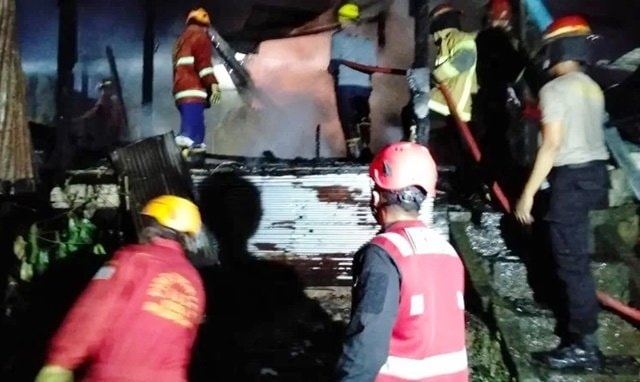 Satu Rumah Terbakar di Gunung Bugis Balikpapan, Akses Sempit jadi Kendala