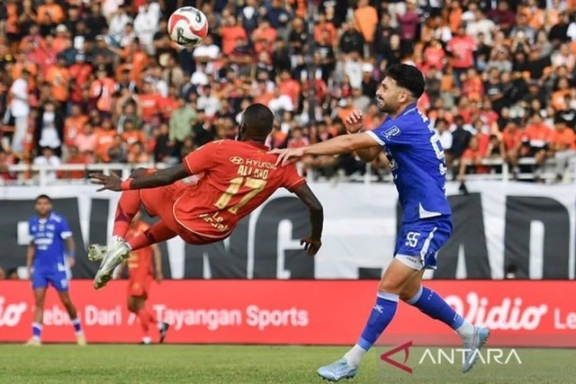 Persib Bungkam Persija 2-1 di Samarinda, Adam Alis Borong Dua Gol