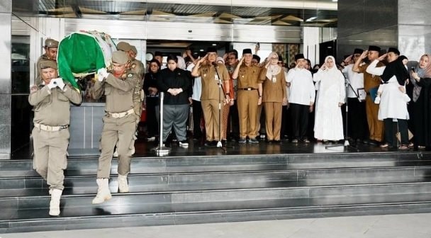 Prosesi Pelepasan Jenazah Gubernur Kaltim ke-9 Awang Faroek Ishak Digelar dengan Khidmat