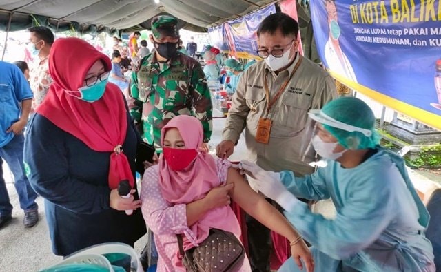 Giliran Ratusan Pedagang dan Lansia Balikpapan Divaksin Covid-19