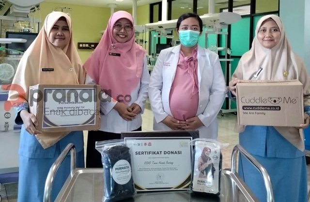 Dukung Orangtua Bayi Prematur, RSUD Bontang Terima Donasi Gendongan Khusus dari Yayasan Prematur
