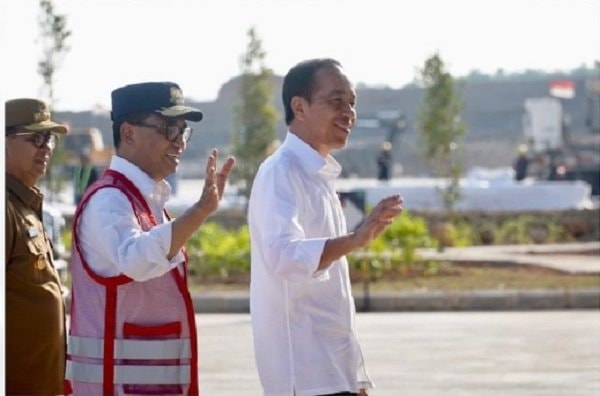 Kunjungan Terakhir Jelang Akhir Masa Jabatan, Presiden Jokowi Mendarat Perdana di Bandara IKN
