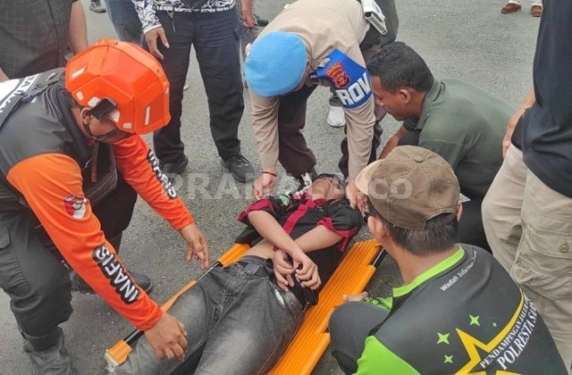 Terjadi Dorong-dorongan, Mahasiswa Samarinda Pingsan saat Aksi di DPRD Kaltim