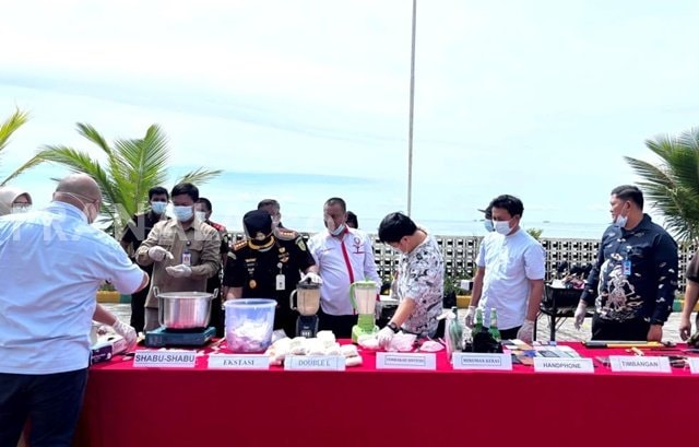 Kejari Balikpapan Musnahkan Barang Bukti 50 Perkara, Mulai Sabu, Sajam hingga Puluhan Ribu Obat Terlarang