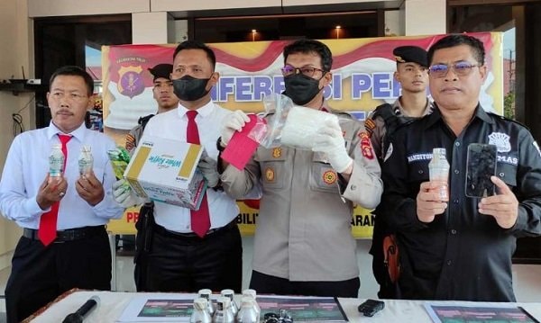 Sopir Travel Bawa Sabu 1 Kg, Dibekuk di Jalan Poros Samarinda-Bontang