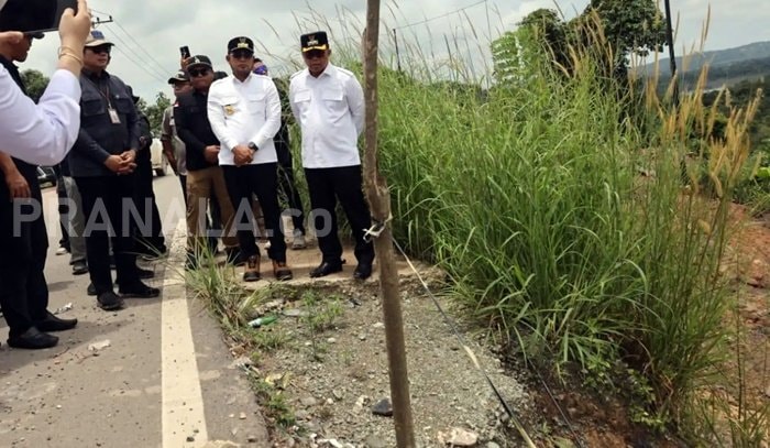 Gubernur Kaltim Geram Lihat Jalan Sangatta–Bengalon Rusak Parah, Ancaman Hentikan Tambang PT KPC