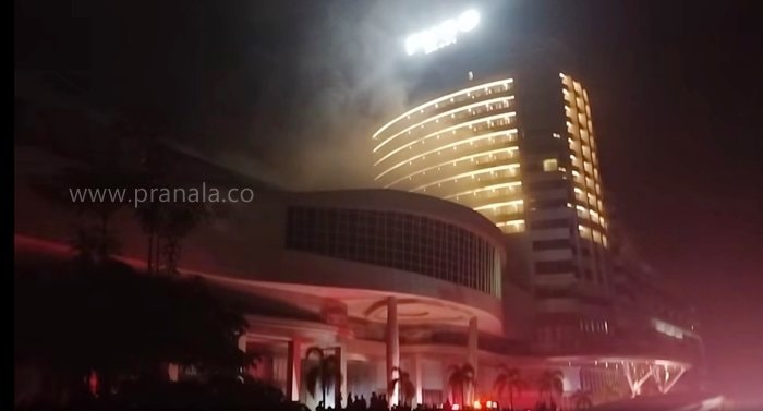Detik-Detik Big Mall Samarinda Kaltim Terbakar, 7 Orang Dievakuasi Tak Sadarkan Diri
