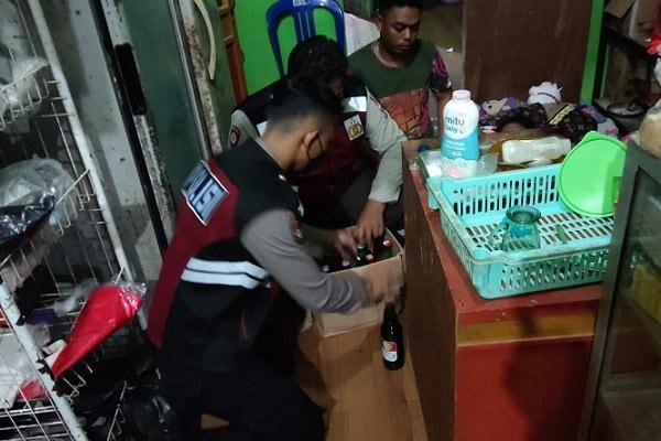 Warung Kelontong di Berbas Pantai Jual Miras, Pemilik Didenda Rp 1,5 Juta