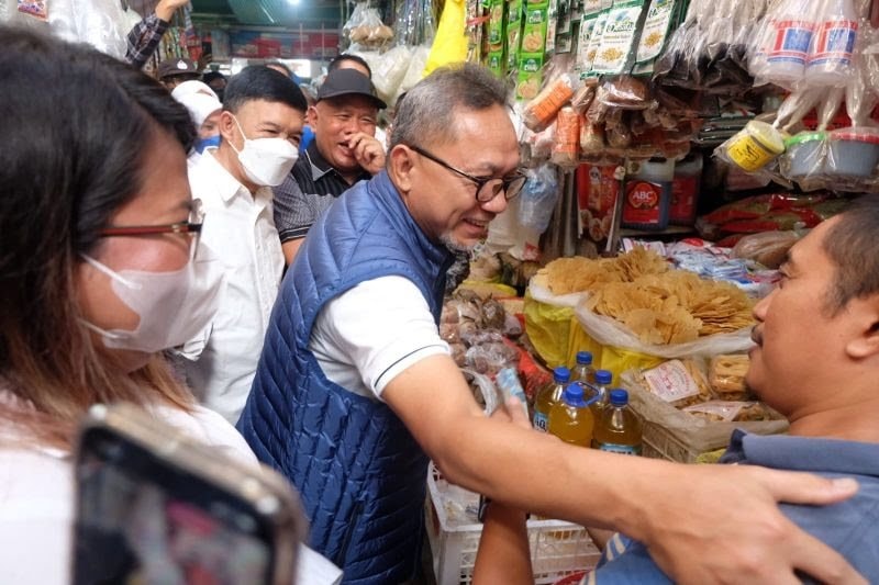 Menteri Perdagangan Cek Harga Minyak Goreng di Balikpapan