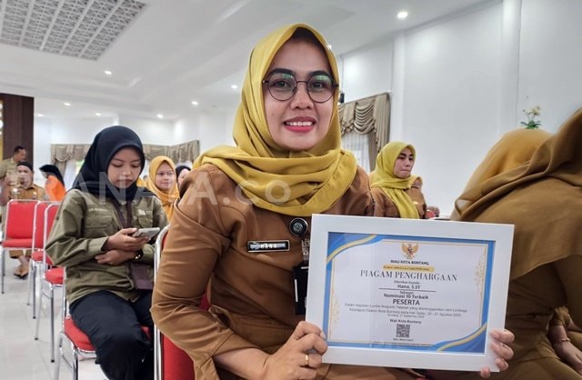Hana, Arsiparis DPMPTSP Bontang, Raih Peringkat 8 Arsiparis Teladan Kota