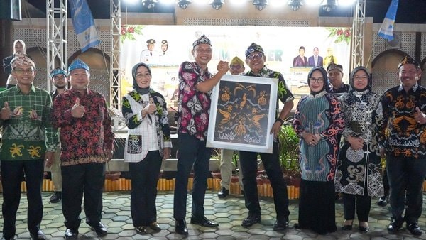 Berkontribusi Pengembangan UMKM Bontang, PT Kaltim Nitrate Indonesia Terima Penghargaan dari Wali Kota