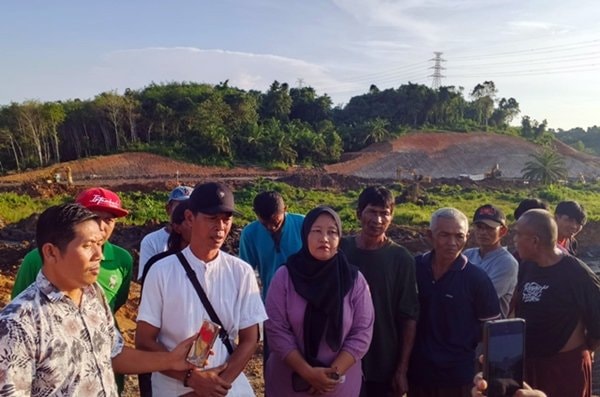 Tinggal di Tengah Tambang, Warga Bukit Kayangan Kutim Hidup Tanpa Listrik dan Air Bersih