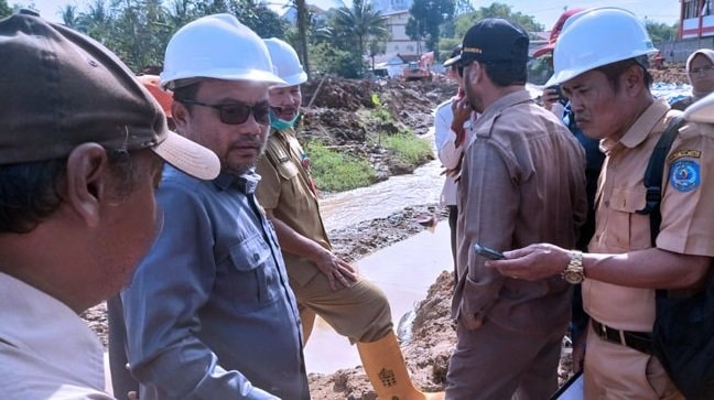 Sidak Proyek Turap Sungai, Abdul Samad Minta Kontraktor Antisipasi Sulitnya Material