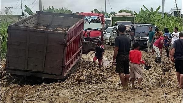 Jalur Kota Bangun-Kenohan Rusak Parah, Bupati Kukar Minta Truk Pengangkut Sawit Kurangi Tonase
