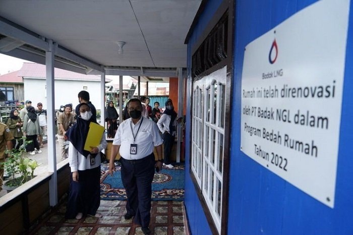 Badak LNG Lanjutkan Program Bedah Ponpes dan Renovasi 2 Rumah Warga
