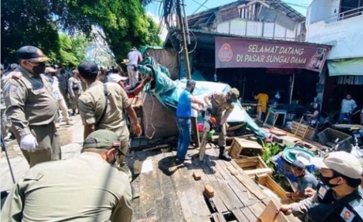 Puluhan PKL di Tepi Jalan Protokol Samarinda Ditertibkan