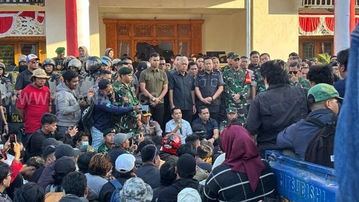 Ketua DPRD Temui Massa Aksi, Didesak Hadirkan Wali Kota Balikpapan