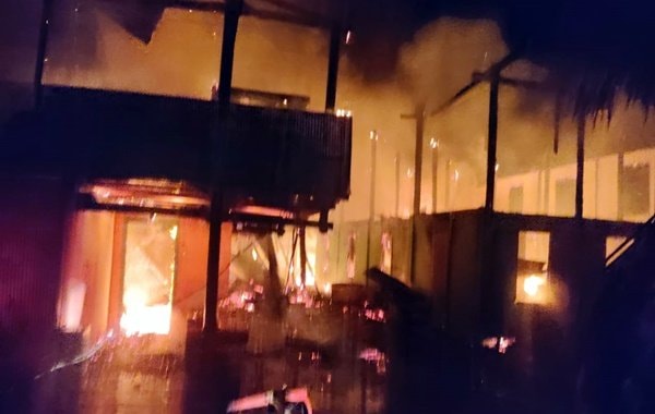 Detik-Detik Api Lahap Dua Rumah di Kampung Balang Pangkep, Kerugian Capai Rp500 Juta