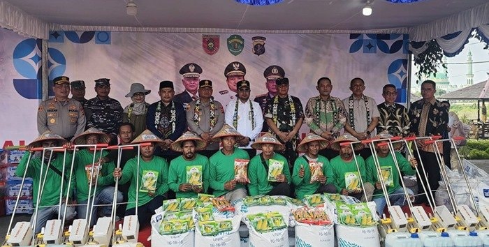 Polres Kutim Salurkan Bantuan Alsintan untuk Petani, Dorong Swasembada Jagung 265 Hektare