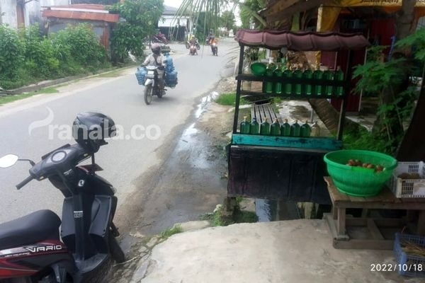 Pedagang Bensin Eceran Mengeluh, Antrean Panjang Bikin Lelah